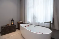 Yining Floating Life Homestay (Yining Airport & Railway Station Branch) - Romanttinen