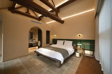 Shano・Shanhe・Yueshang Hot Spring Vacation Apartment (Xinzhou Ancient City) Отели рядом с достопримечательностью «Xinzhou Ancient City - South Gate Tower»