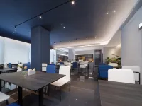 Dalian Donggang Business District International Conference Center ATOUR Light Hotel