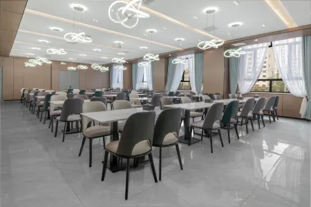 Qitai Minghao International Hotel