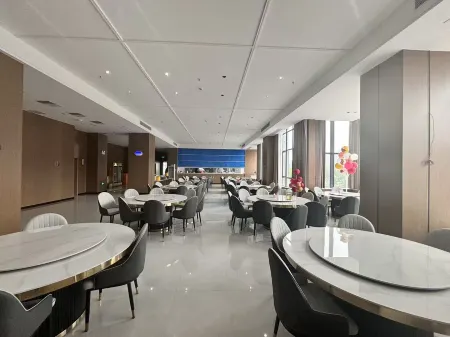 Danjiangkou Supure International Grand Hotel (Danjiangkou Dam Scenic Area) Отели в г. Даньцзянкоу