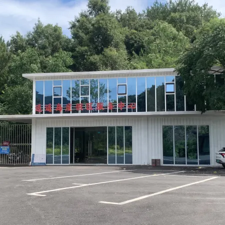 Kong West Island Guesthouse (Luxi West Sea Scenic Area Branch)