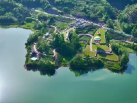 Shengzhou Xiangrui Xiyin Moon Lake RV Campground