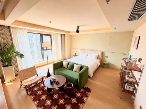 He Kong Jian .He hotel