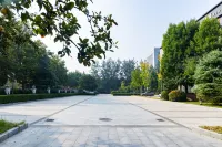 Qingcheng Hotel - parking