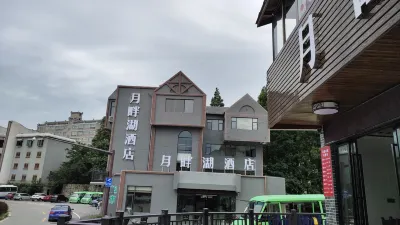 Tongshan Yuepan Lake Hotel Hotel a Jiugong Mountain