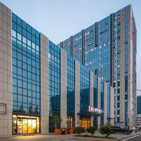 RezenSelect Hotel Nanjing South Railway Station