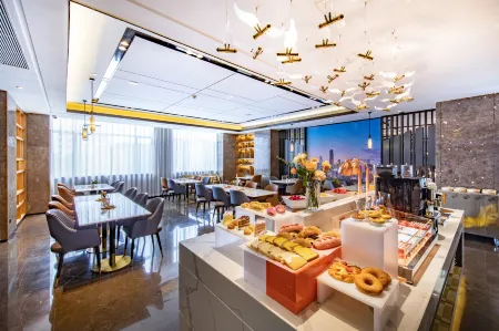 Guangzhou Baiyun New Town Jiangxia subway station Atour Hotel Отели рядом с достопримечательностью «Guangdong University of Foreign Studies and Foreign Trade»