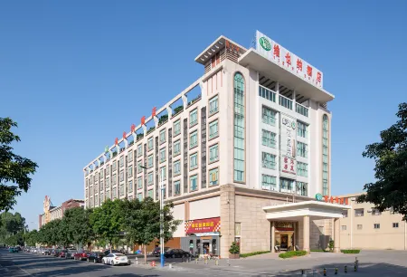 Vienna Hotel (Foshan West Railway Station Airport Branch) Отели рядом с достопримечательностью «Foshan Nanhai Shishanzhen Library»