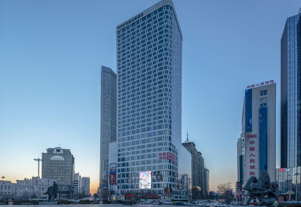 Kyriad Hotel (Anshan Railway Station City Government Square) - Housity