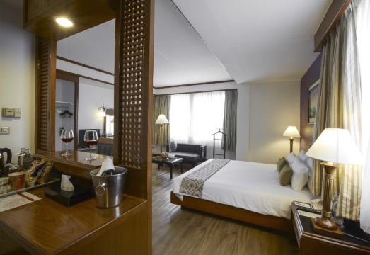 3. 센트라 바이 센..