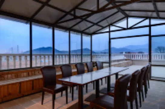 Floral Hotel·Beijing Huayan Hotel(Beijing Yanqing Badaling Great Wall Wildlife Park)