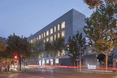 base-YUPING Serviced Apartment Отели рядом с достопримечательностью «Shanghai Normal University Stadium (Xuezheng Road)»