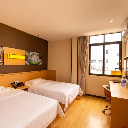 Juyilai Boutique Hotel (Xinghui Plaza Renshou Road Pedestrian Street)