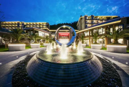 PINLAKE RESORT Отели рядом с достопримечательностью «Hubin Park»