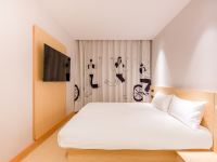 海友酒店(北京旧宫新店) - 趣味胶合板大床房