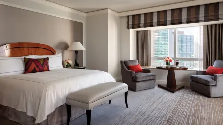 Four Seasons Hotel Miami Отели рядом с достопримечательностью «Miami Light Project»