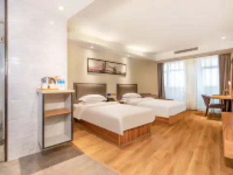 Yi Ai Hotel (Yangzhou Slender West Lake Wutinglong Toy City Branch) Hotels near Daming Temple
