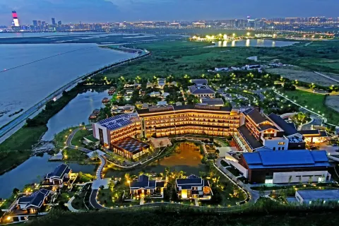 HUALUXE Suzhou Bay Hot Spring Resort