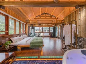 Floral Luxury Tea House (Nanjing Tulou)