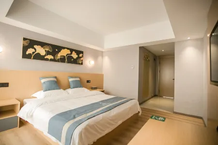 qingnian hotel Отели рядом с достопримечательностью «Anhui Science & Technology University (Donghua Road)»