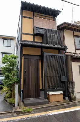 Kyoto Dog and Cat-Friendly House