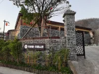 Floral Lux Hotel·Phoenix Fengqi Mountain Hotel (Laojiazhai Scenic Spot) Hotels near Shanjiang Miao Village