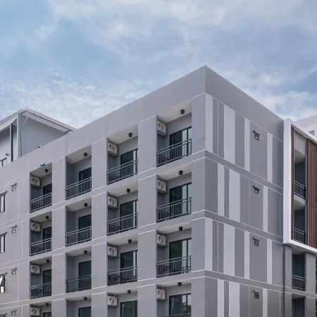 Aqua residences Отели рядом с достопримечательностью «Тхонбури»