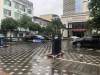 瓊海昌隆酒店（銀海雜糧街店） - 停車場