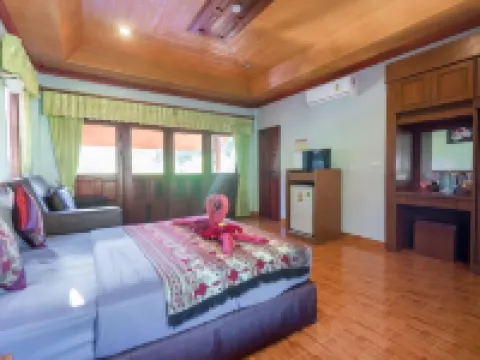 เขาสก เรนฟอเรส รีสอร์ท โรงแรมในอำเภอ พนม