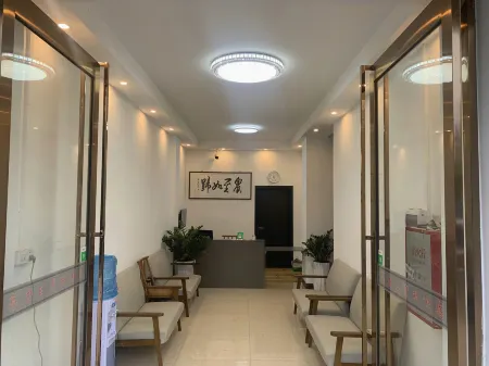 Foshan Liangli Apartment Отели рядом с достопримечательностью «Xujiang Ancestral House»