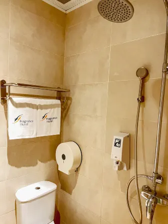 Fragrance Hotel - Viva Отели рядом с достопримечательностью «E-Waves Fishbyte Pte Ltd»