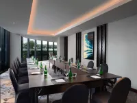 Jhl Solitaire Gading Serpong Hotels near Benteng Stadium