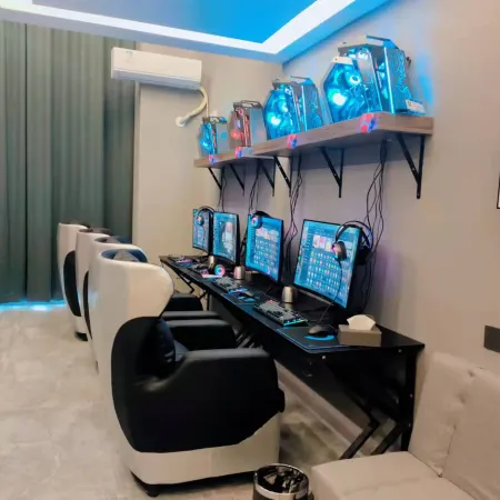 Shushang E-sports Homestay (Leshan High-speed Railway Station Shihao Plaza)