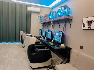 Shushang E-sports Homestay (Leshan High-speed Railway Station Shihao Plaza)