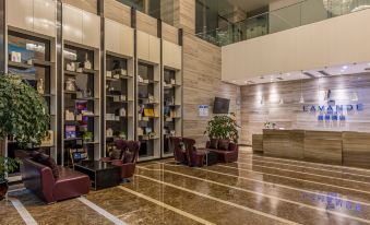 Lavande Hotel (Langzhong Railway Station International Trade City)