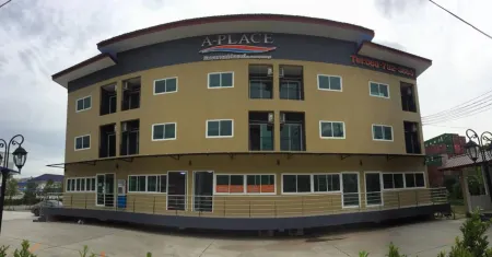 A-Place Suvarnabhumi Отели рядом с достопримечательностью «Wat Lan Boon»