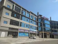 餘慶縣湖畔酒店（石羊湖店） - 停車場