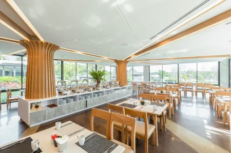 Na Tree Tara Riverside Resort Amphawa Damnoensaduak Отели рядом с достопримечательностью «Wat Bang Kung»