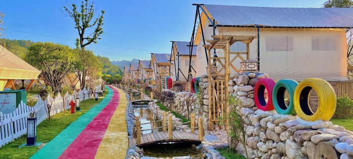Cliff Flower RV Tent Hotel Hotele w: Powiat Cili