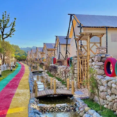 Cliff Flower RV Tent Hotel Hotels near Savage Valley