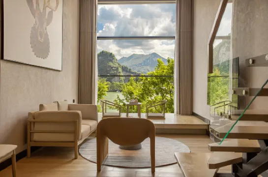 Sika Deer Manor Hotel