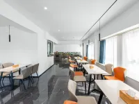 Aifeng Hotel (Taiye International Plaza Branch, Dali High speed Railway Station) Hotels near Caicun