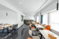 Aifeng Hotel (Taiye International Plaza Branch, Dali High speed Railway Station) - 3 ดาว
