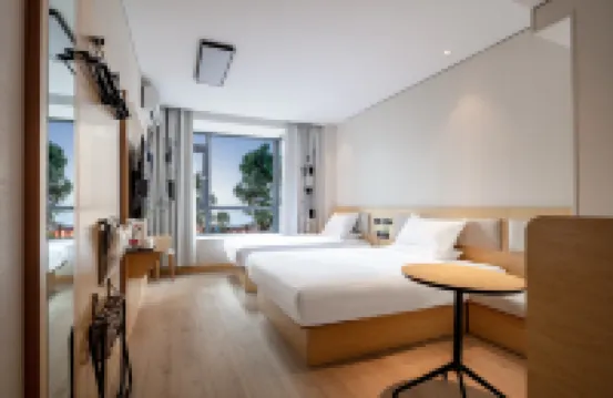 Hairun Hotel (Ganzhou Railway Station Store) Hotels near Wulong Hakka Custom Park