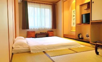 Hongduan Hesu Hotel (Beijing Guomao Hujialou Subway Station)