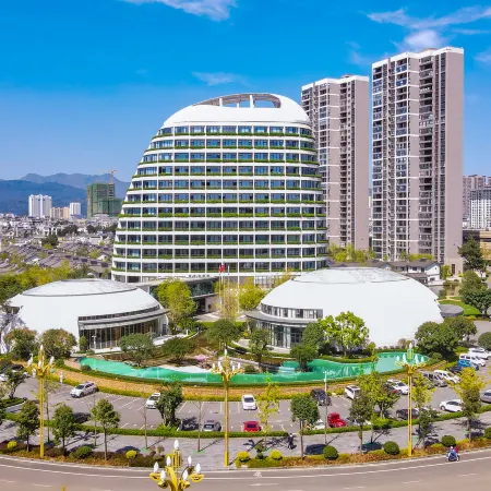 Golden Flower Jade Lake Plaza Hotel