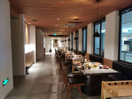 Saiya River View Hotel (Chongqing Jiefangbei) Отели рядом с достопримечательностью «Chongqing Jiangnan Sports Center»