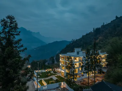Enshi Grand Canyon Yunyin Tangquan Shanju (Visitor Center Branch) Hotels in Enshi City