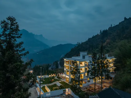 Enshi Grand Canyon Yunyin Tangquan Shanju (Visitor Center Branch) - Hot Springs